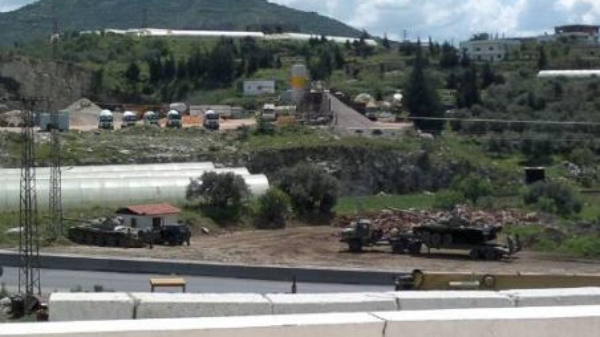 Armata siriană a intrat cu tancurile în oraşul Banias. Locuitorii formează scuturi umane