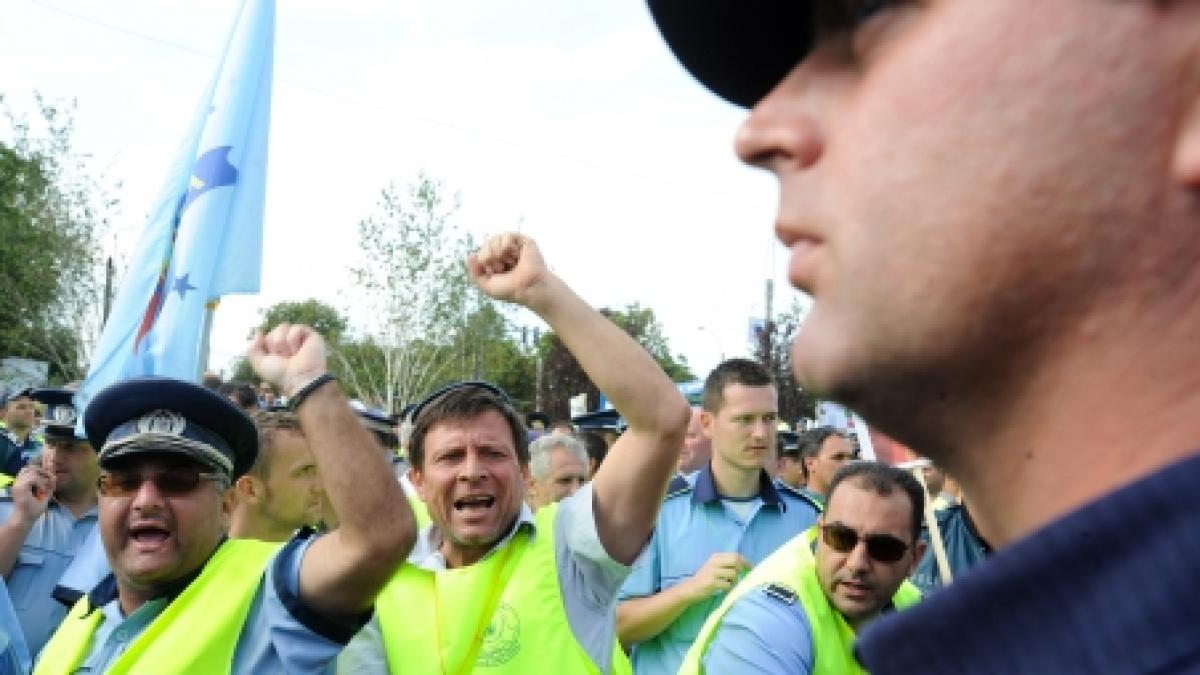 Poliţiştii protestează marţi faţă de disponibilizările anunţate de MAI