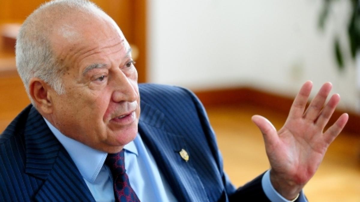 Dan Voiculescu îi cere lui Boc şi lui Băsescu să solicite fonduri UE pentru disponibilizaţi