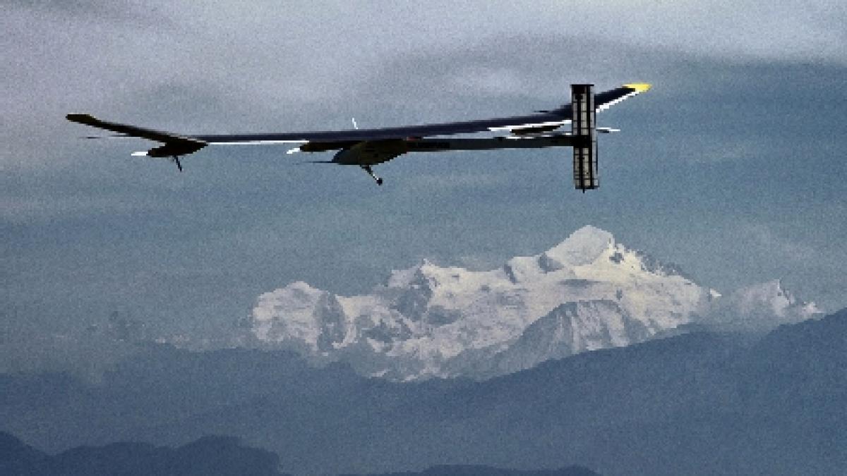 Avionul solar elveţian &quot;Solar Impulse&quot; va efectua vineri prima sa cursă internaţională