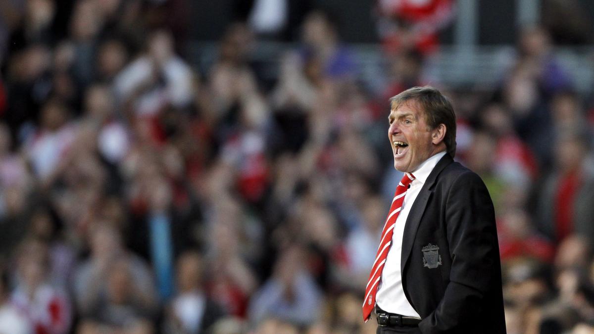 Kenny Dalglish a fost confirmat ca manager al lui Liverpool pentru următorii trei ani