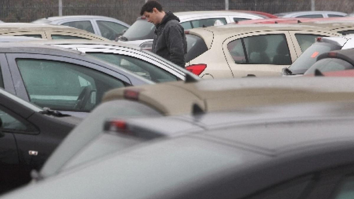 Românii nu-şi mai cumpără maşini noi. Piata auto, în scădere cu 17%