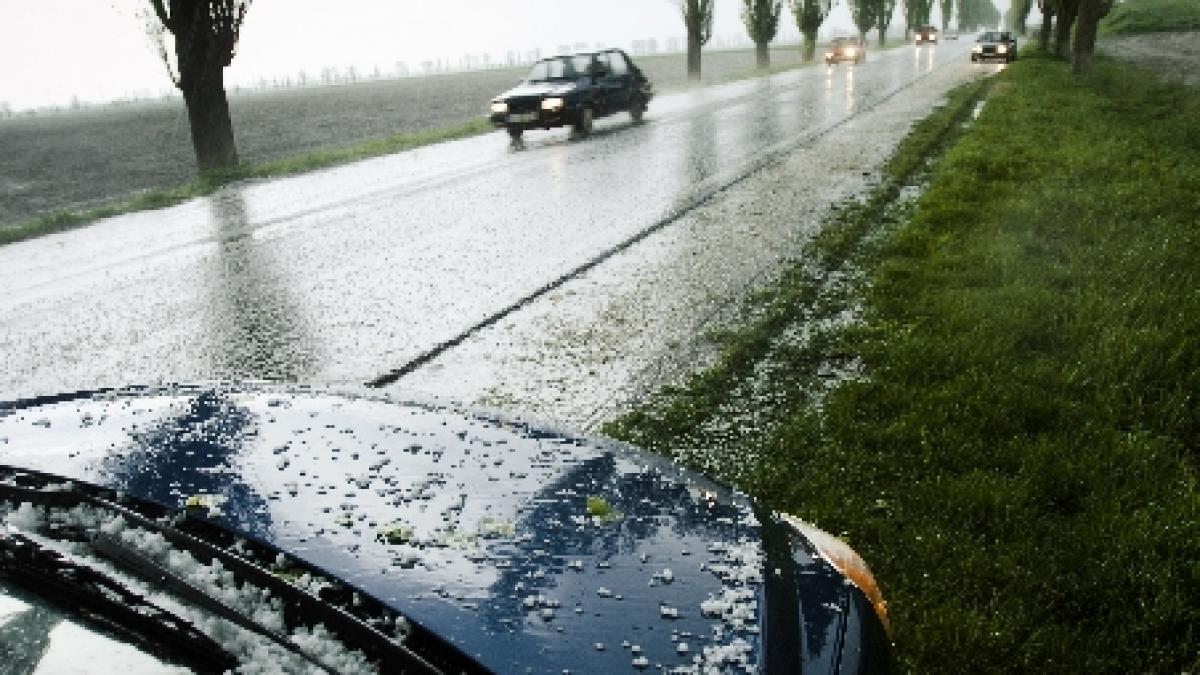 Atenţionare de ploi, grindină şi descărcări electrice pentru Bucureşti, Ilfov şi Ialomiţa