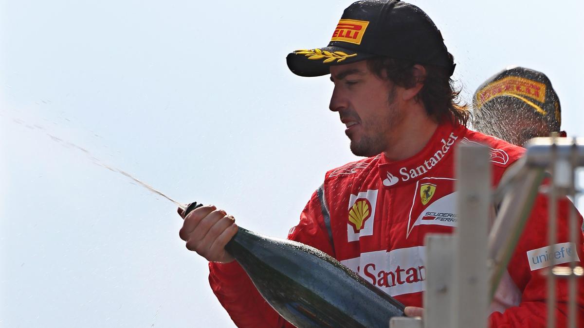 Fernando Alonso rămâne la Ferrari până în 2016