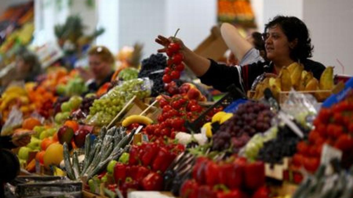 Se scumpesc alimentele din cauza vremii nefavorabile şi lipsei unei politic agricole