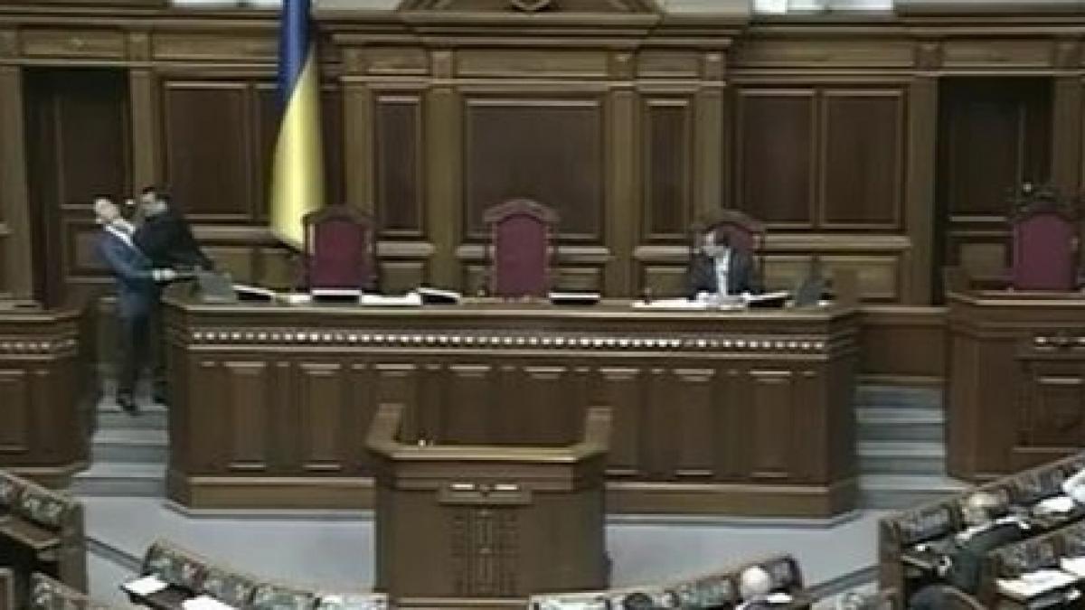 Conflictele din Ucraina se rezolvă cu pumnul. Inclusiv în Parlament