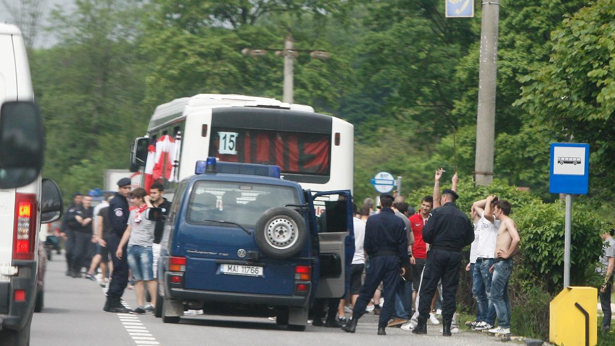 Incidente la Braşov, înaintea finalei Cupei României: 16 persoane au fost reţinute