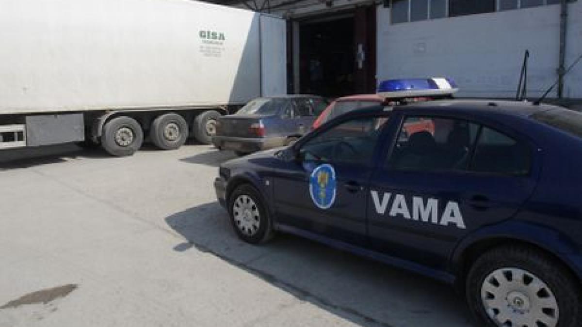 Scandal între politiştii de frontieră şi doi bărbaţi suspectaţi de trafic de ţigări