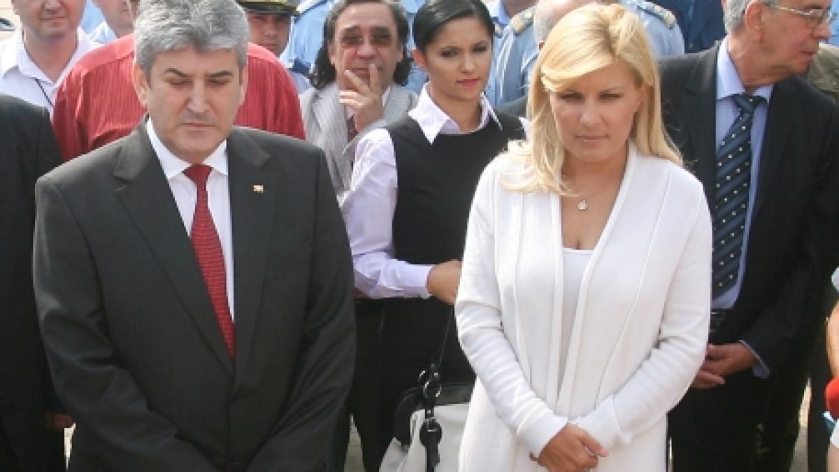 Udrea şi Oprea nu au votat legea concedierilor în MAI. Ministrul Turismului susţine că e o greşeală