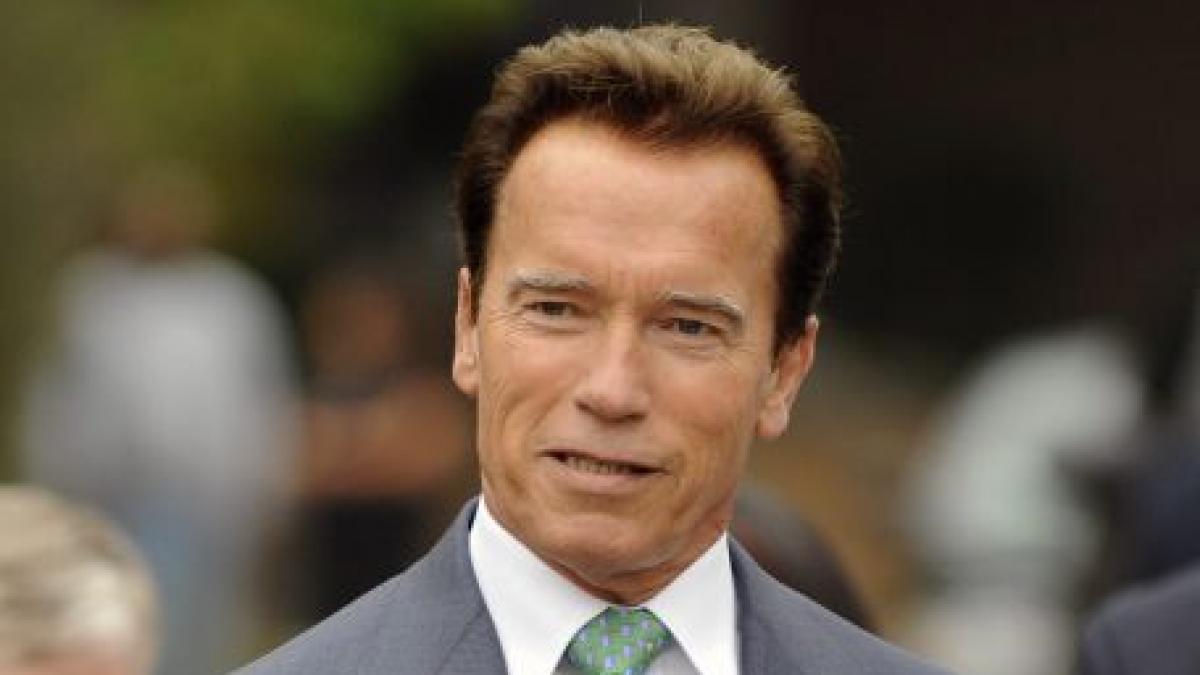 Arnold Schwarzenegger, alături de soţie şi amantă în aceleaşi poze