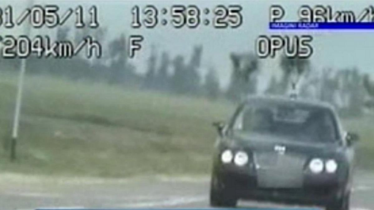 Bacău. O şoferiţă a dat radarele peste cap. A gonit cu 211 km/h