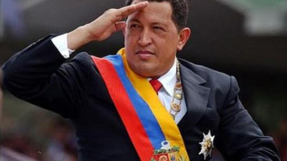 Hugo Chavez glumeşte anunţând că a îndreptat rachetele către Washington