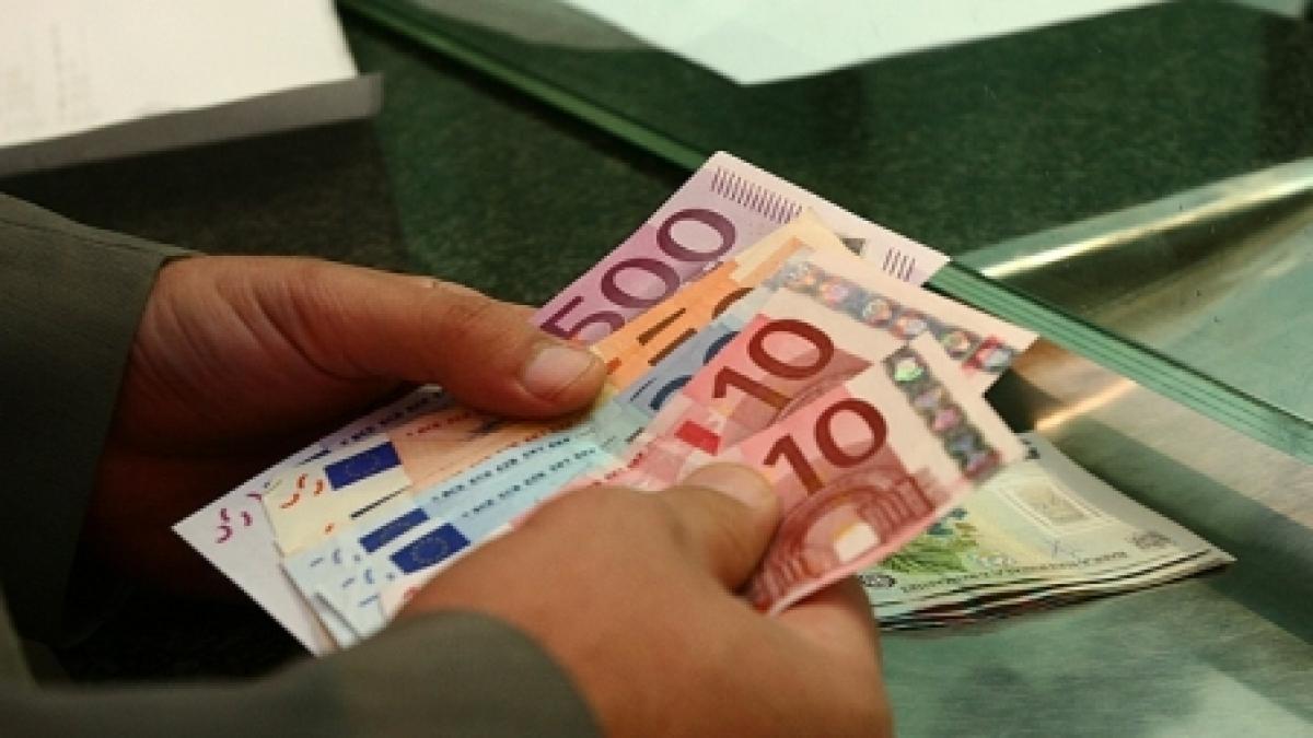 Pe timp de criză, băncile propun clienţilor datornici reeşalonări sau refinanţări de credite