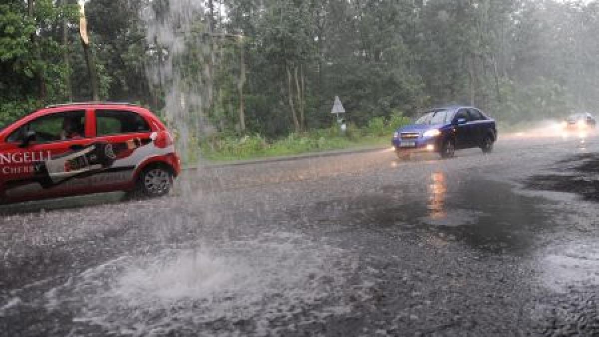 Avertizare de furtună pentru Brăila, până la ora 15.00: Ploi torenţiale, vânt puternic şi grindină