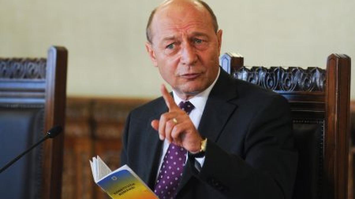 Băsescu i-a certat pe miniştri pentru nivelul scăzut de absorbţie a fondurilor europene