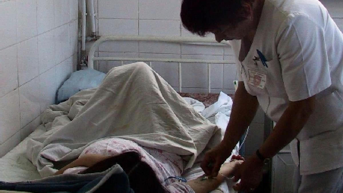 De la bal, la spital: Zeci de studenţi au ajuns la Urgenţe cu toxiinfecţie, după banchetul de absolvire