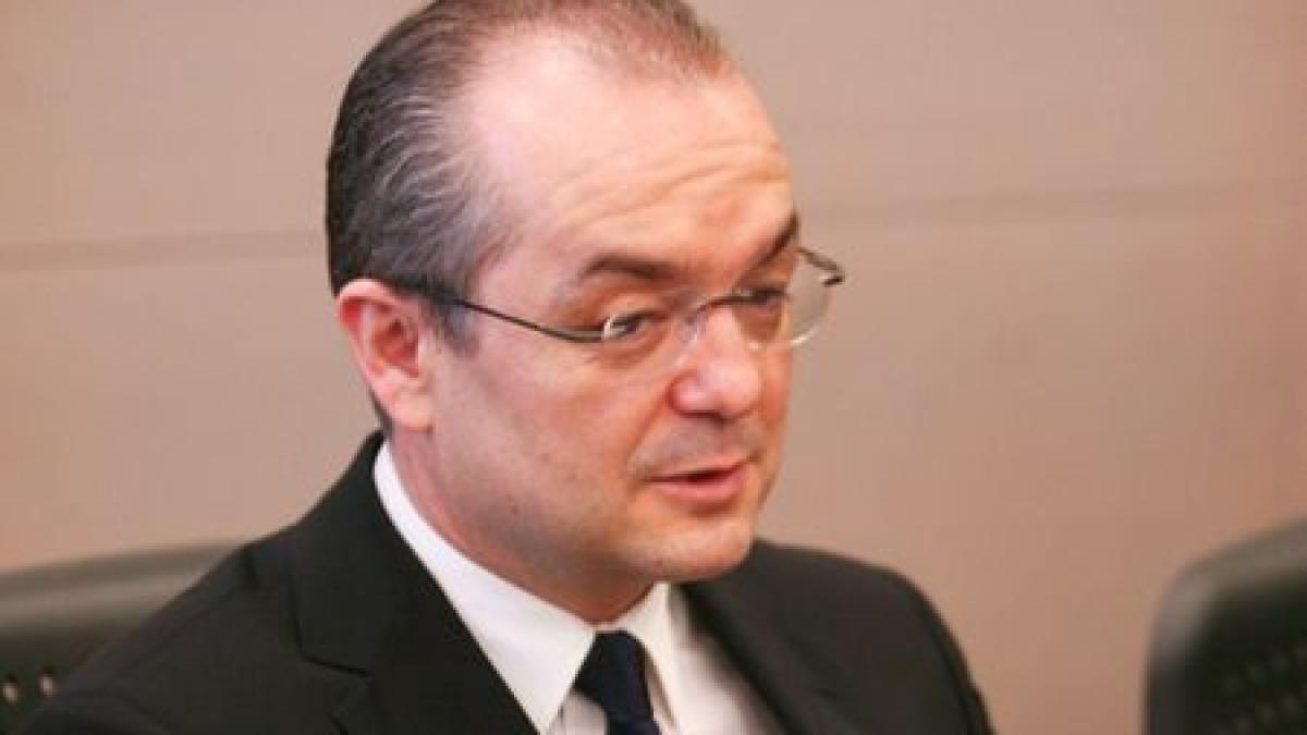 Emil Boc: Dacă vrem să abordăm real subiectul corupţiei, trebuie modificată Constituţia