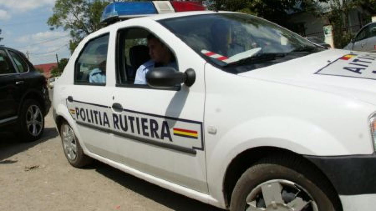 Un şofer băut a rănit doi poliţişti şi a distrus două maşini cu radar