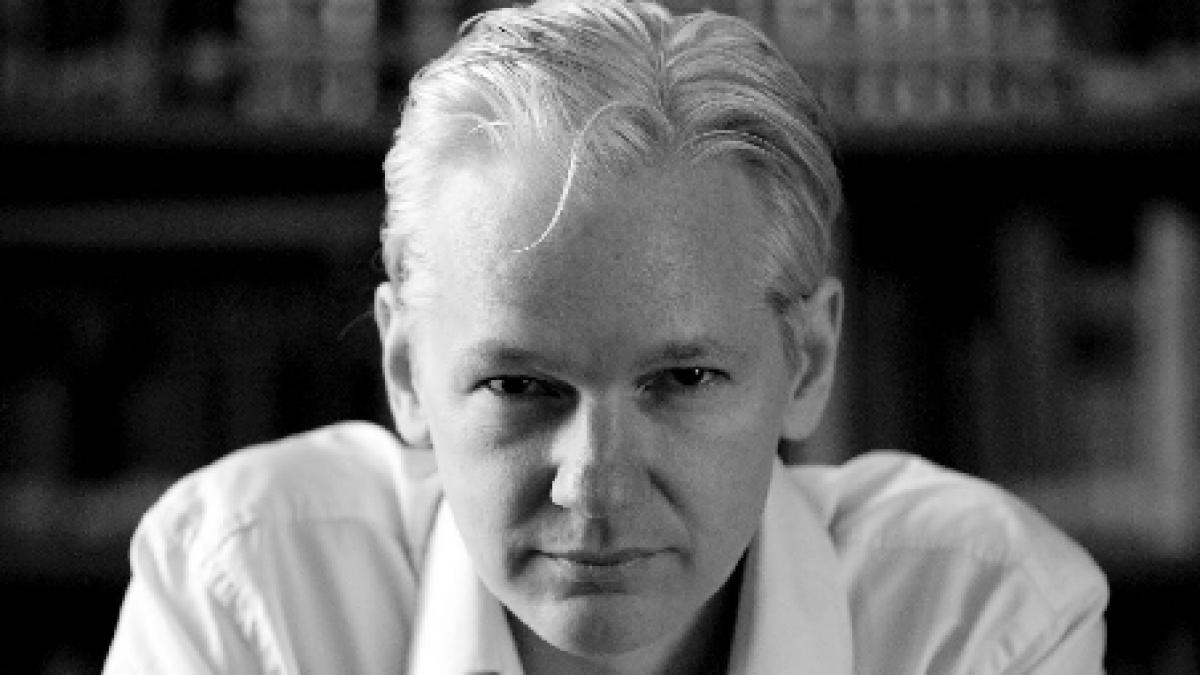 WikiLeaks a scos la licitaţie un prânz cu fondatorul său, Julian Assange