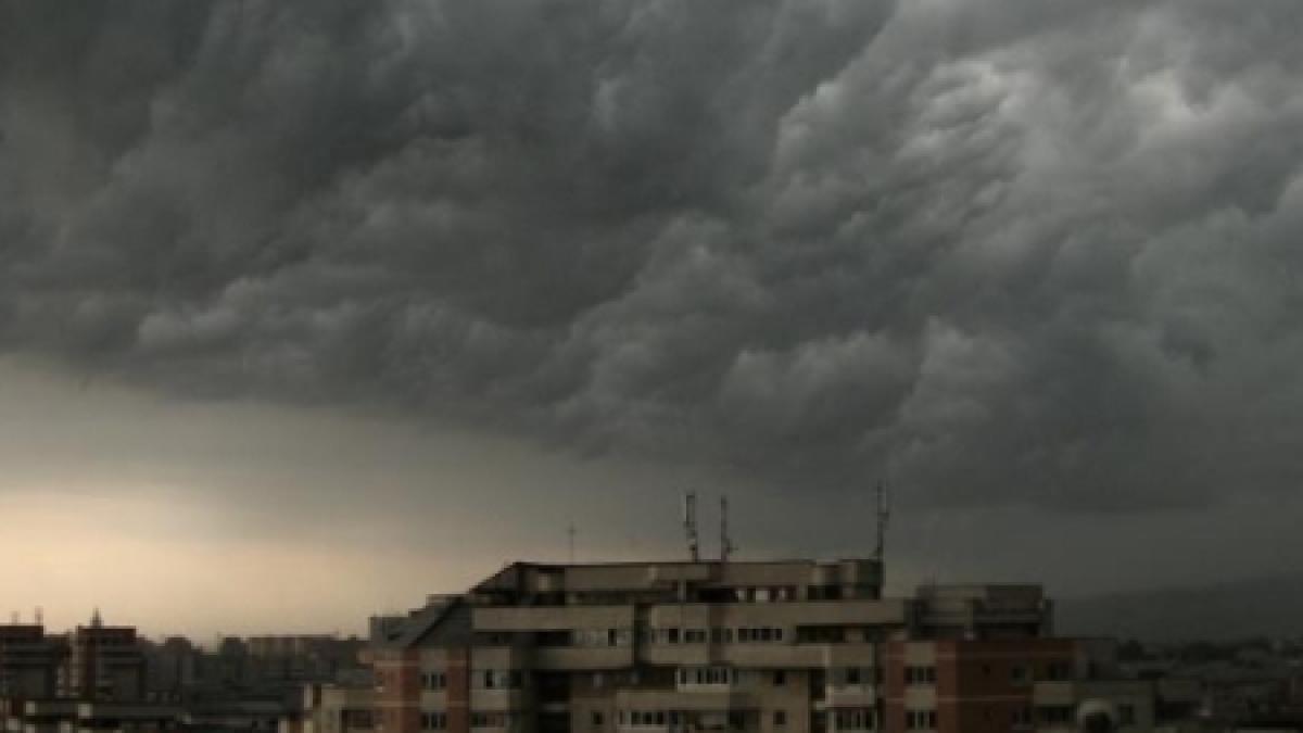 Meteorologii au emis o avertizare de vijelii în Braşov, Harghita, Covasna până la ora 21:10