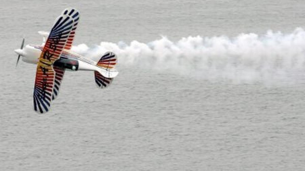 Un avion acrobatic de mici dimensiuni s-a prăbuşit într-un râu din Polonia