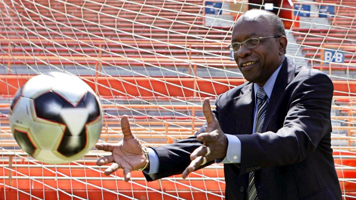 Jack Warner, vicepreşedintele FIFA, a demisionat din toate funcţiile deţinute în fotbal