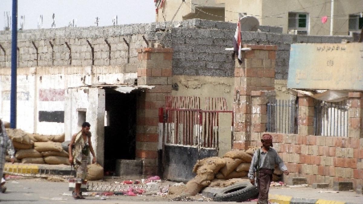 Peste 60 de deţinuţi au evadat printr-un tunel dintr-o închisoare din Yemen