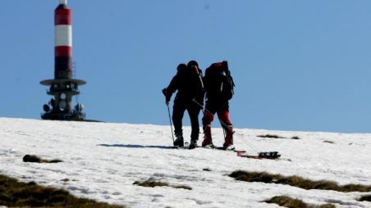 A nins în Masivul Bucegi. Stratul de zăpadă măsoară 10 centimetri