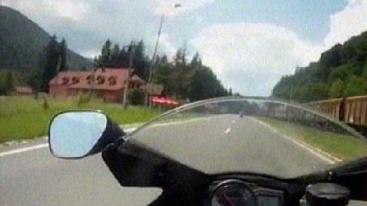 Inconştient. Un motociclist s-a filmat în timp ce gonea cu peste 200 km/h, pe DN1