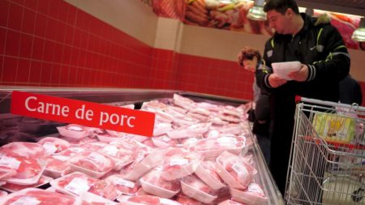 Carne cu viermi, promoţia unui supermarket din Oradea. Vezi care sunt drepturile consumatorilor