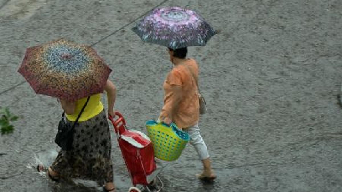 Codul Galben de vijelii, prelungit până miercuri seară. Vezi prognoza meteo pentru zilele care urmează