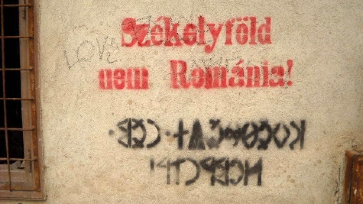 Sediul PRM Covasna, vandalizat cu mesajul &quot;Ţinutul Secuiescu nu e România&quot; şi o svastică