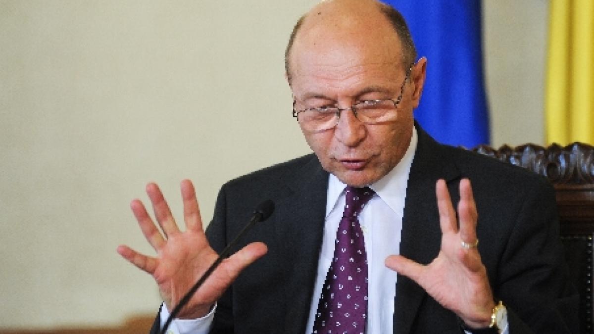 Băsescu: Trebuie să trăim din banii pe care îi producem, nu din bani împrumutaţi