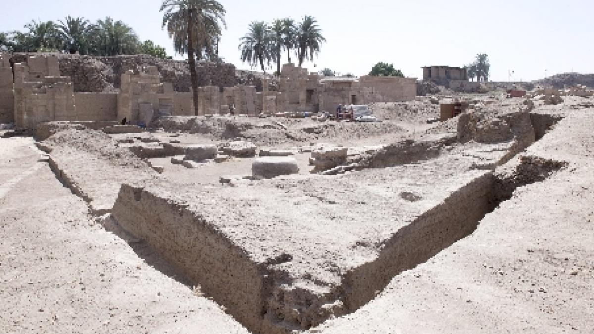 Poartă din piatră veche de 2.700 de ani, descoperită la Karnak, în Egipt