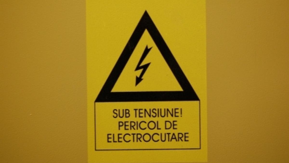 Un tânăr de 15 ani din Suceava a murit electrocutat pe un stâlp de tensiune