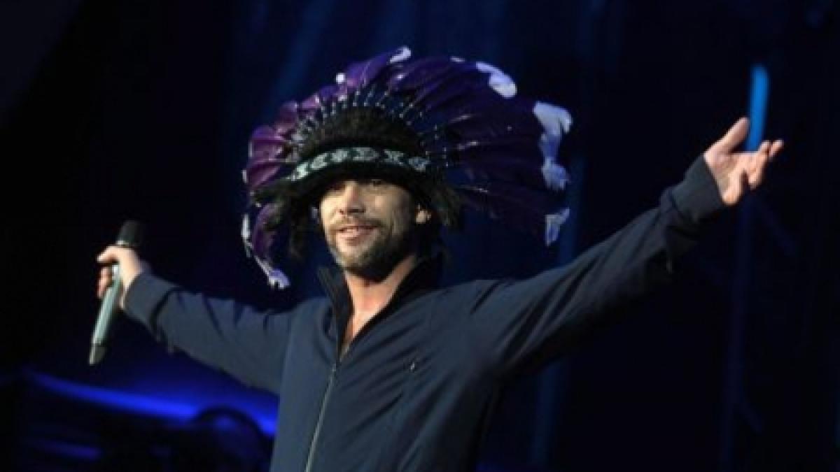 Jamiroquai, prădat la Mamaia: Un fan i-a furat pălăria