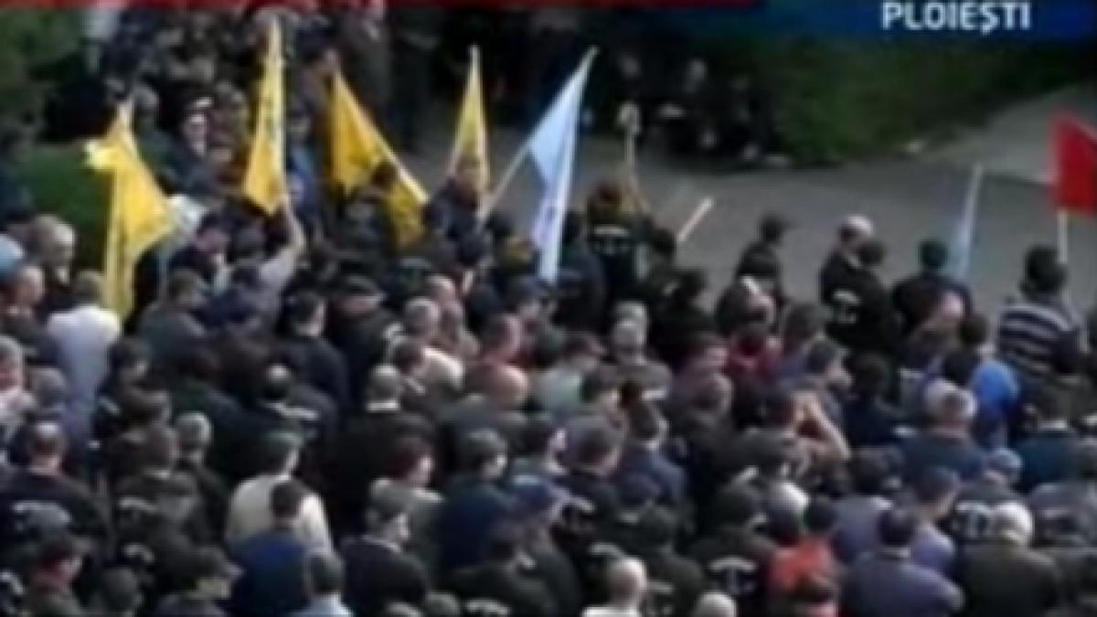 Ploieşti. Sute de angajaţi ai Uzinei Upetrom au protestat faţă de reducerea salariilor