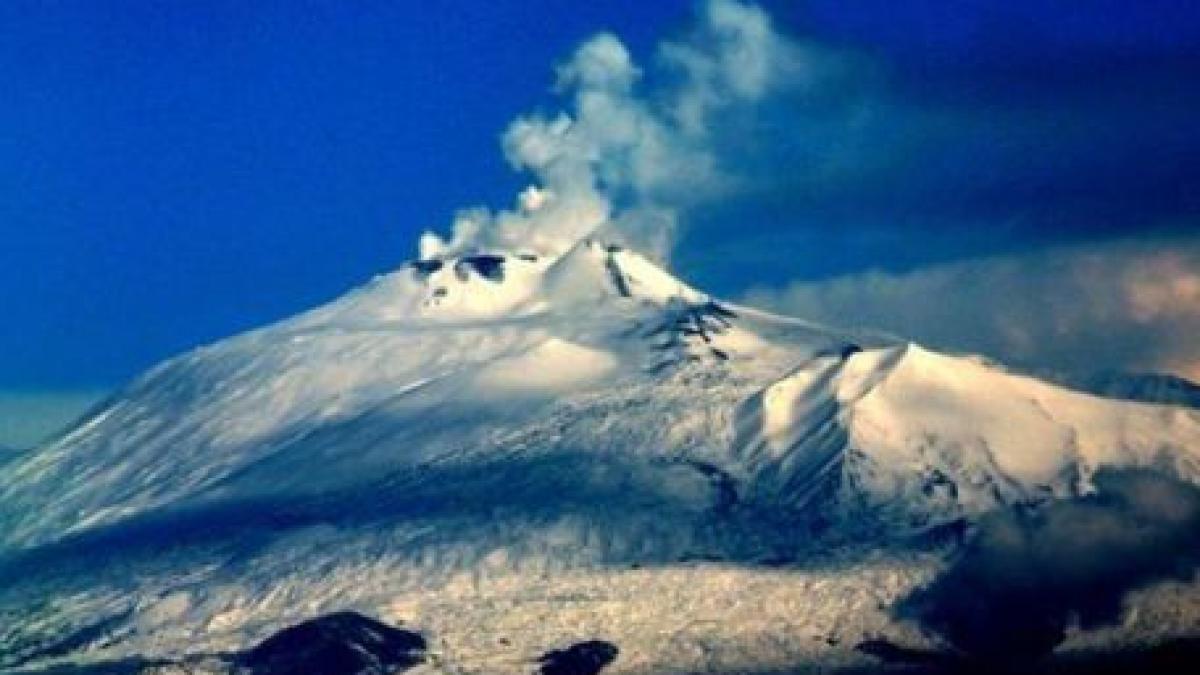 Aeroportul Catania, închis din cauza unui nor de cenuşă eliberat de vulcanul Etna