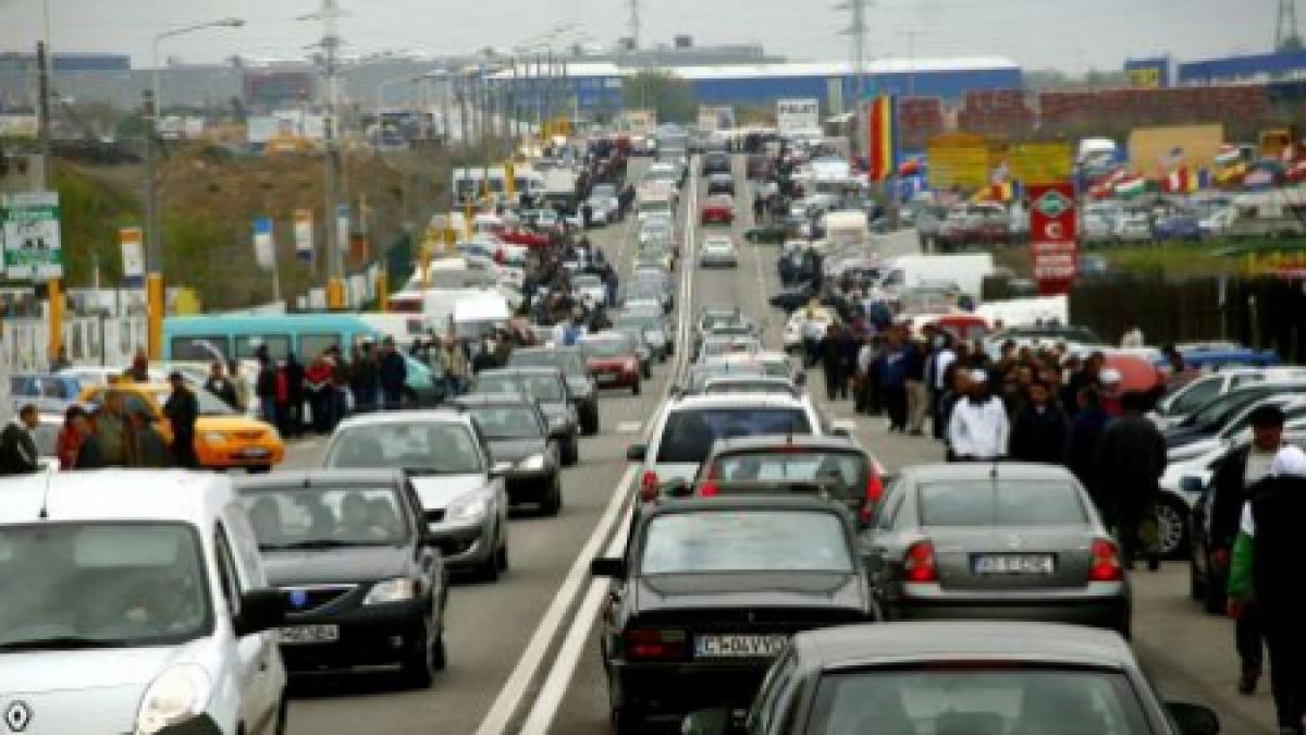 Autostrada Soarelui, blocată de peste 70.000 de turişti în weekend