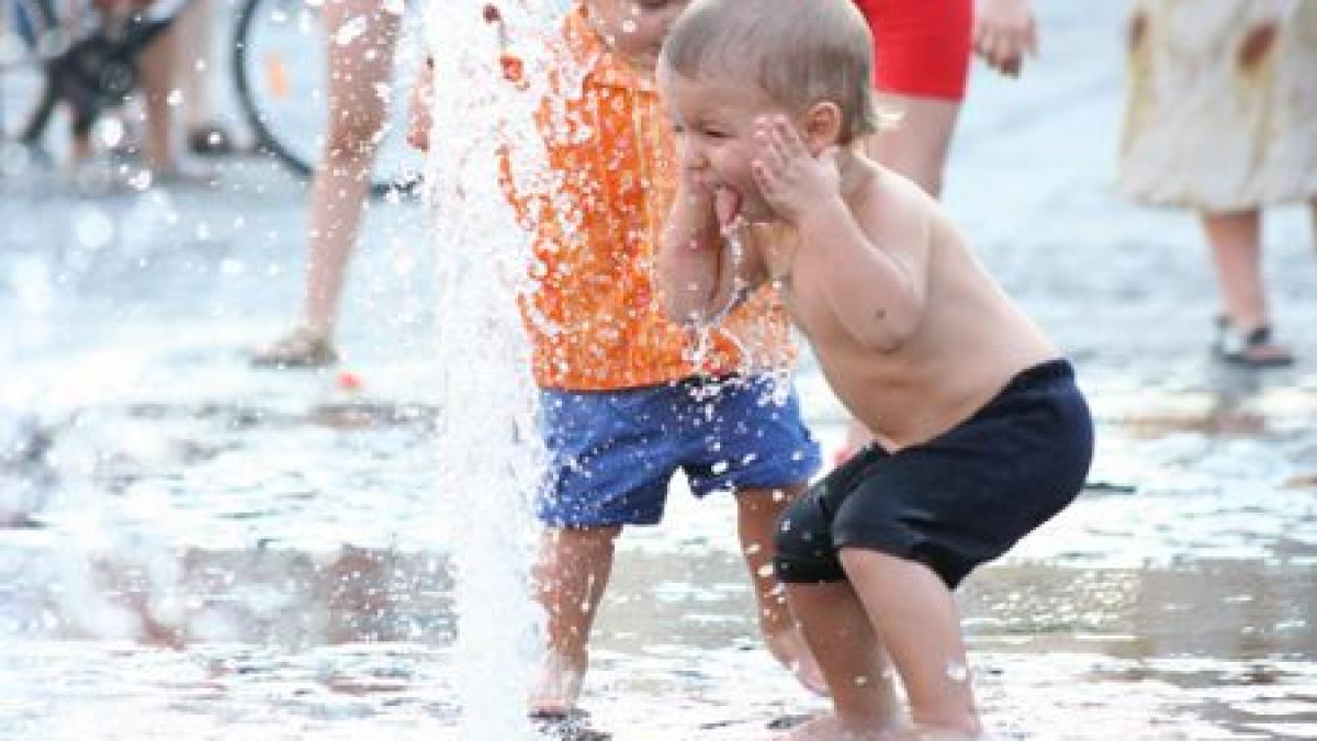 Canicula în România. Meteorologii anunţă cele mai ridicate temperaturi din acest an. Vezi prognoza meteo de weekend