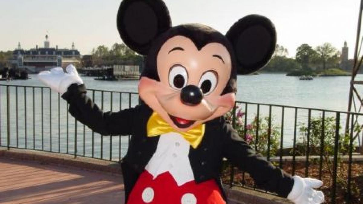 Cerşetorii români deghizaţi în Mickey Mouse agresează turiştii Berlinului