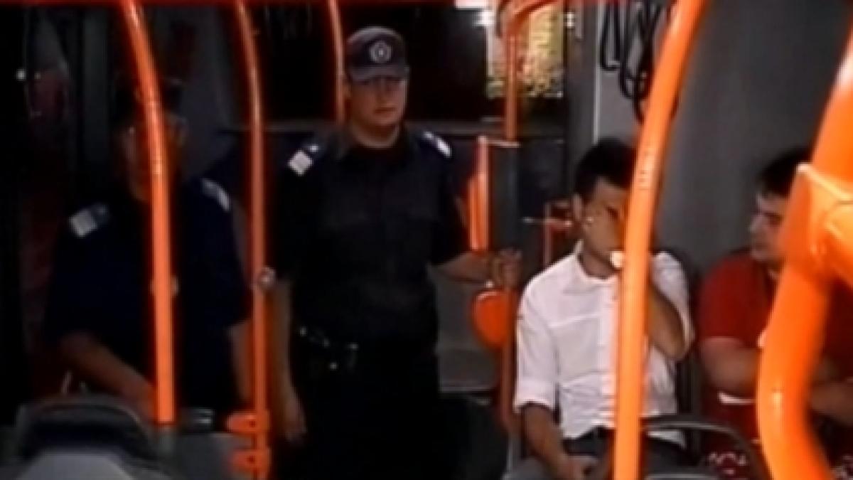 Jandarmeria întăreşte paza pe cursele RATB de noapte. Şoferii, agresaţi de aurolaci