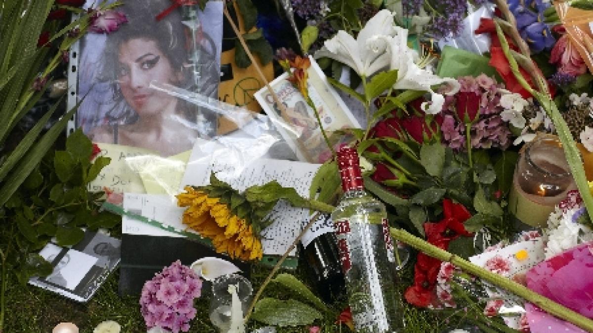 Amy Winehouse a fost incinerată. Averea artistei este deja disputată