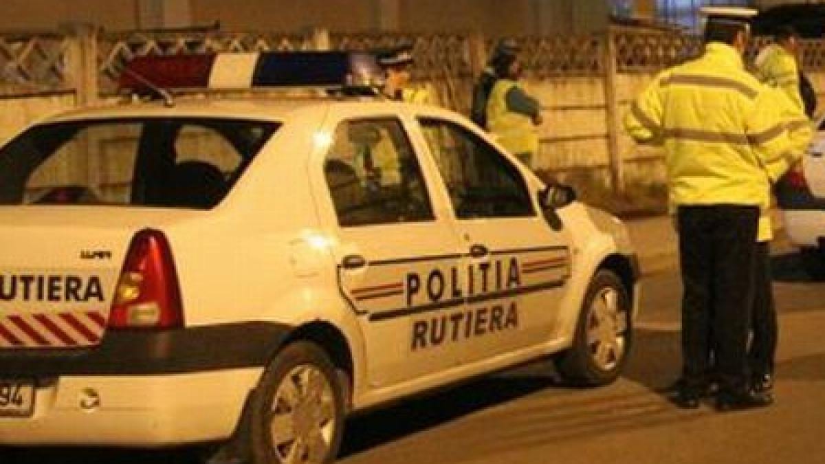 Echipaj de poliţie, implicat într-un accident rutier: Un poliţist a fost uşor rănit