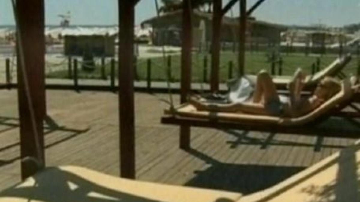 Baldachine suspendate şi cafea la nisip. Vezi aici ultimele fiţe de pe plajele din Mamaia