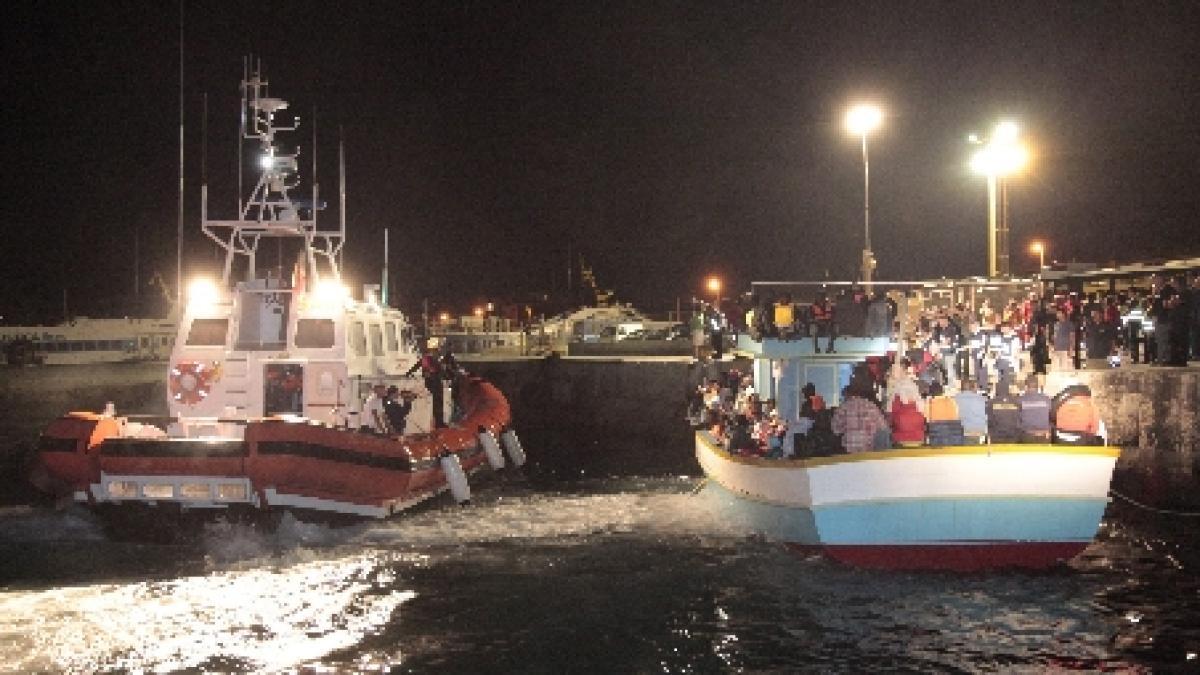 25 de imigranţi morţi, găsiţi de paza de coastă italiană pe insula Lampedusa