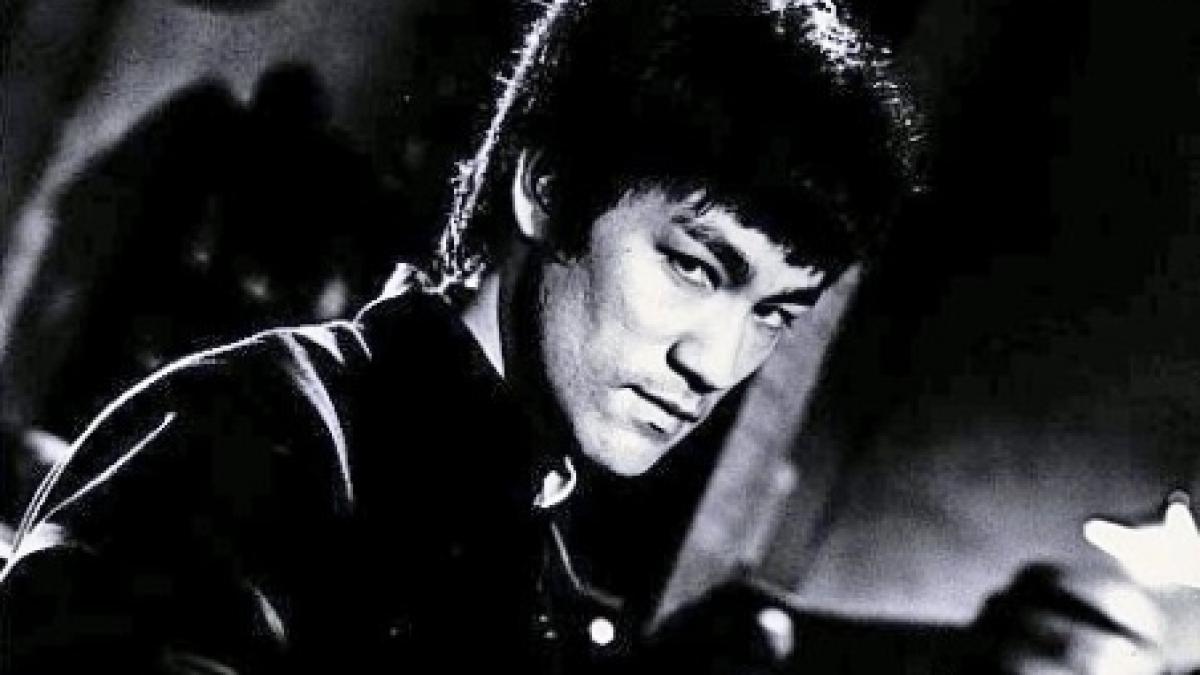 13 obiecte ce i-au aparţinut lui Bruce Lee vor fi scoase la licitaţie