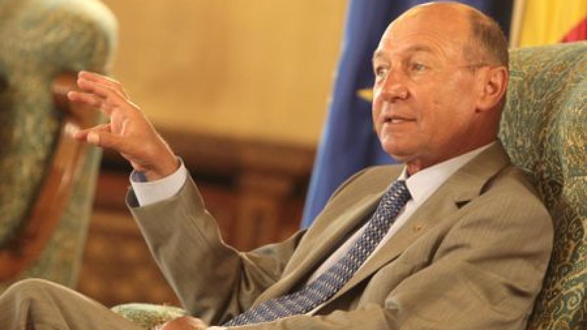 Băsescu: Credeţi că eu sau Boc n-am fi bucuroşi să mărim salariile? Prima obligaţie a Guvernului, refacerea salariilor 