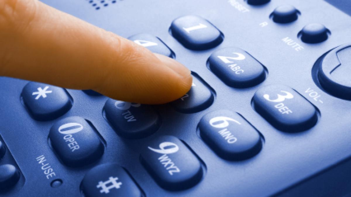 Guvernul va înfiinţa o linie telefonică pentru informarea muncitorilor români din Spania