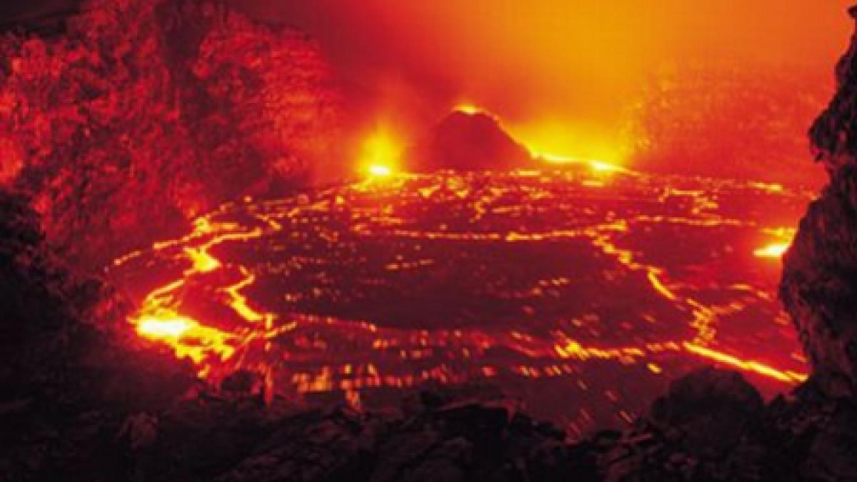 Imagini spectaculoase! Lava unui vulcan din Hawaii a ieşit la lumină printr-o nouă fisură